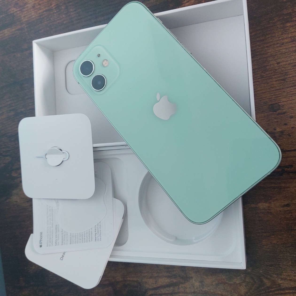 Picture of Apple iPhone 12 128GB Green